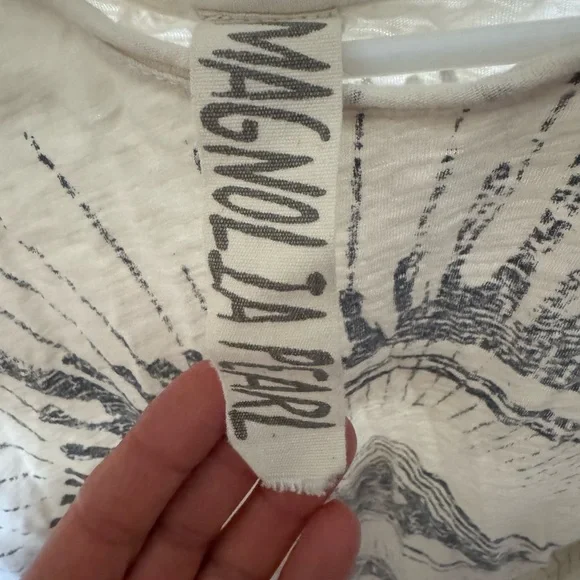 Magnolia Pearl Rays of Glory T-shirt - Picture 2 of 3